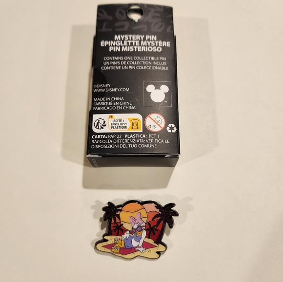 Loungefly Disney Mickey & Friends Daisy Sunset Beach Blind Box Pin Opened - Picture 8 of 11